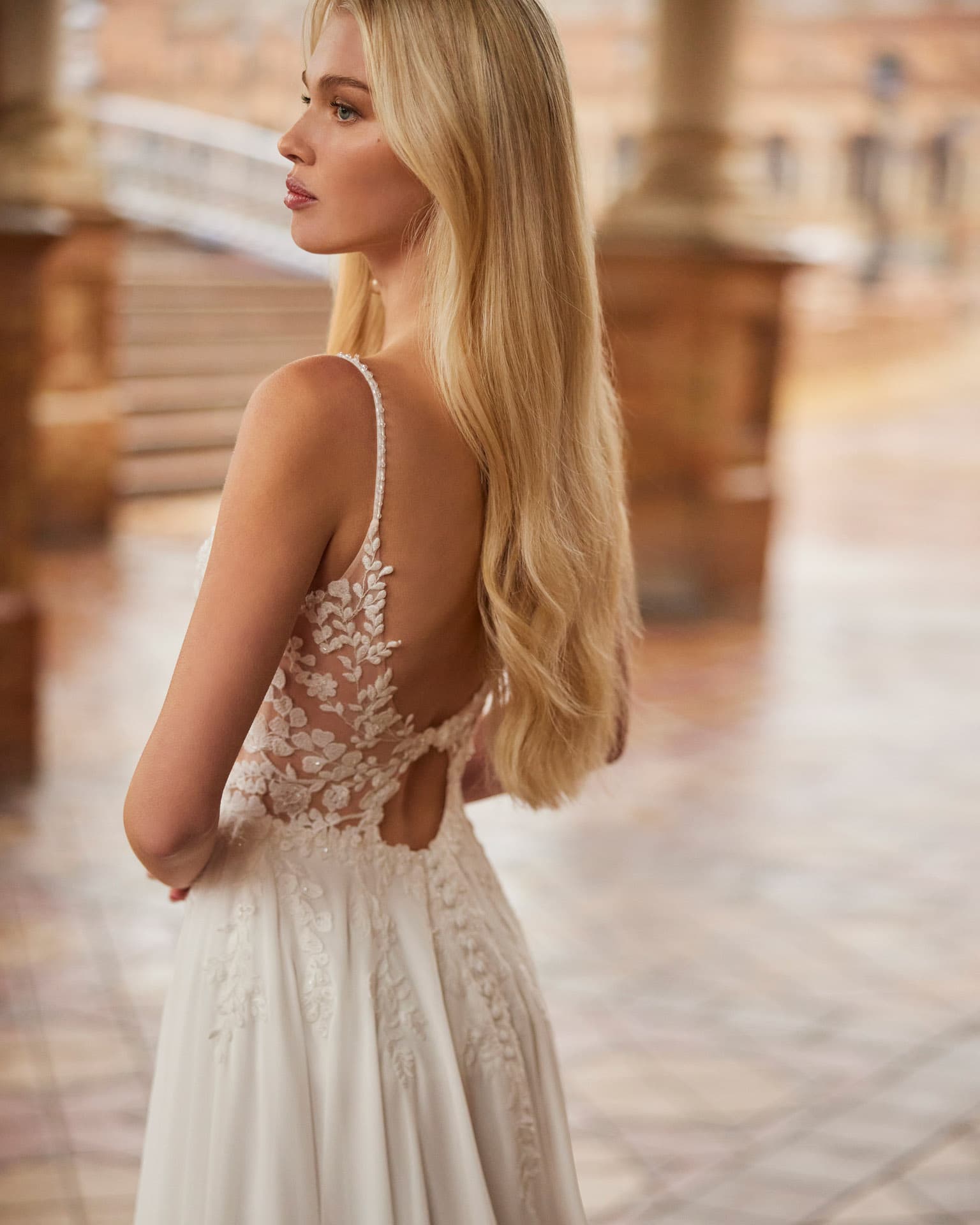 Vestido de novia en georgette para boda de verano en Sevilla — Ana Lay