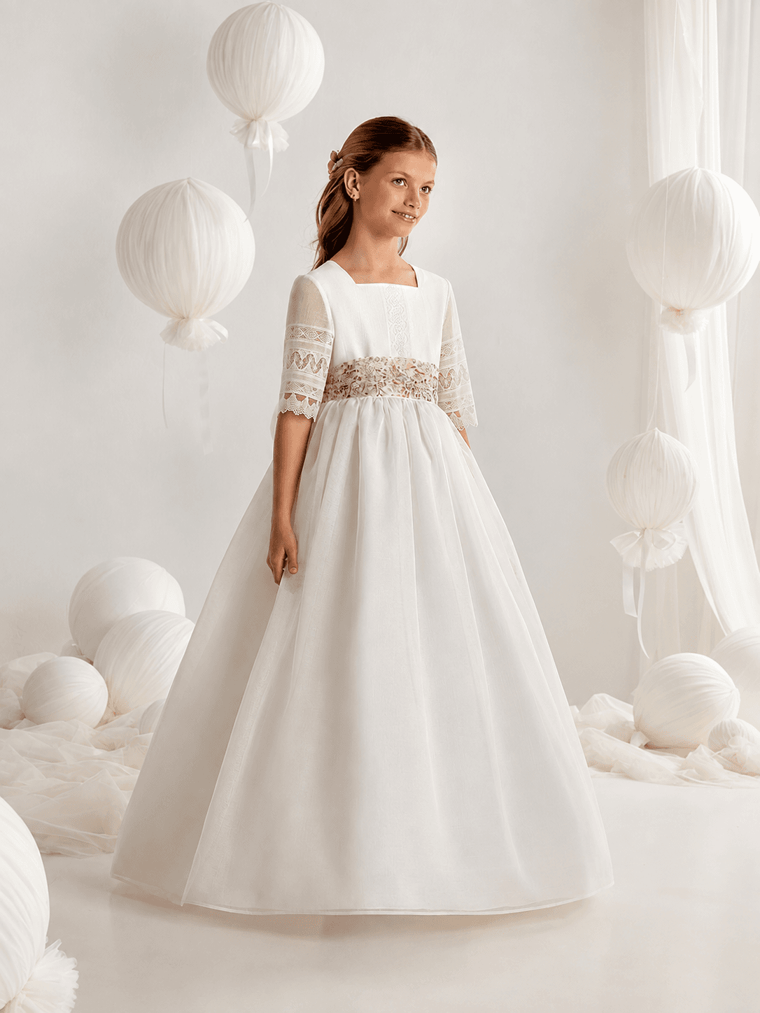 Vestido de Comunión en organza natural 7706
