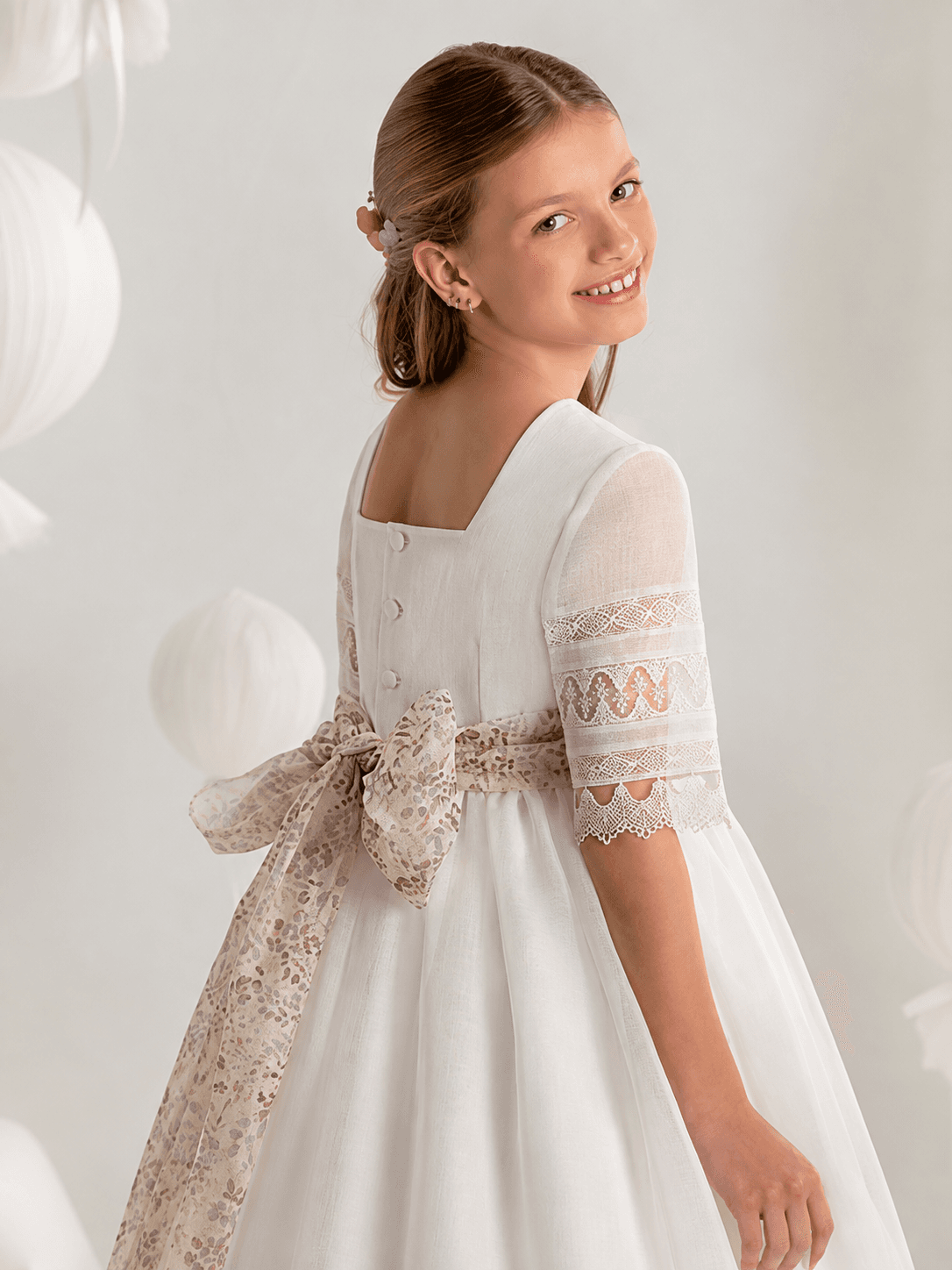 Vestido de Comunión en organza natural 7706