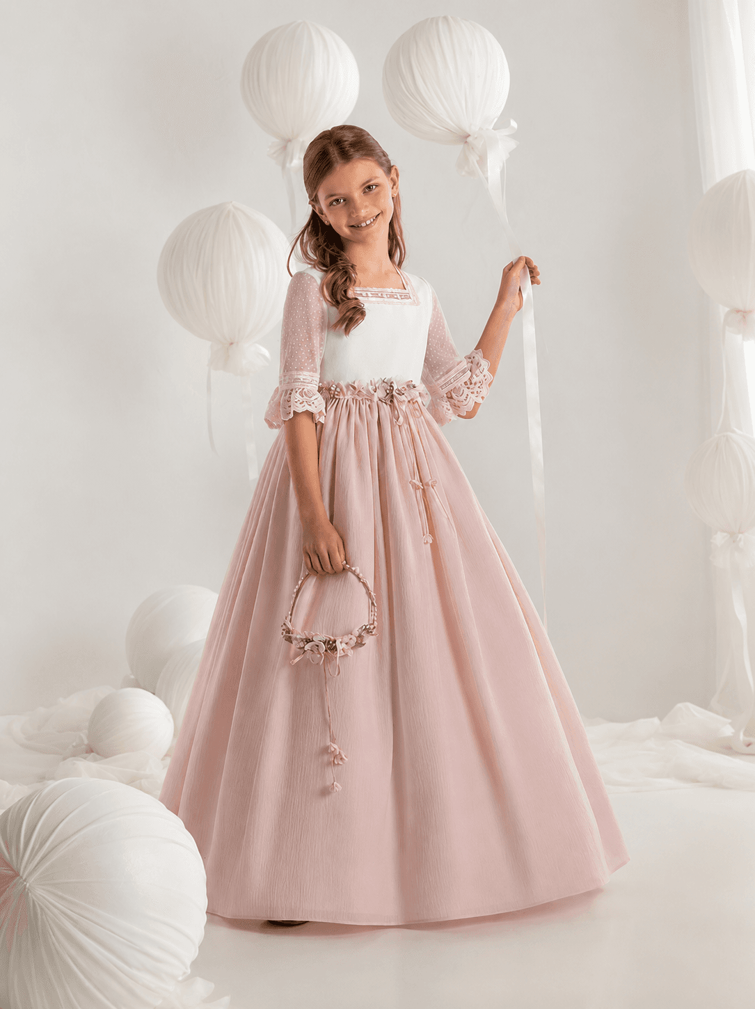 Vestido de Comunión en lino marfil y falda rosa 7715