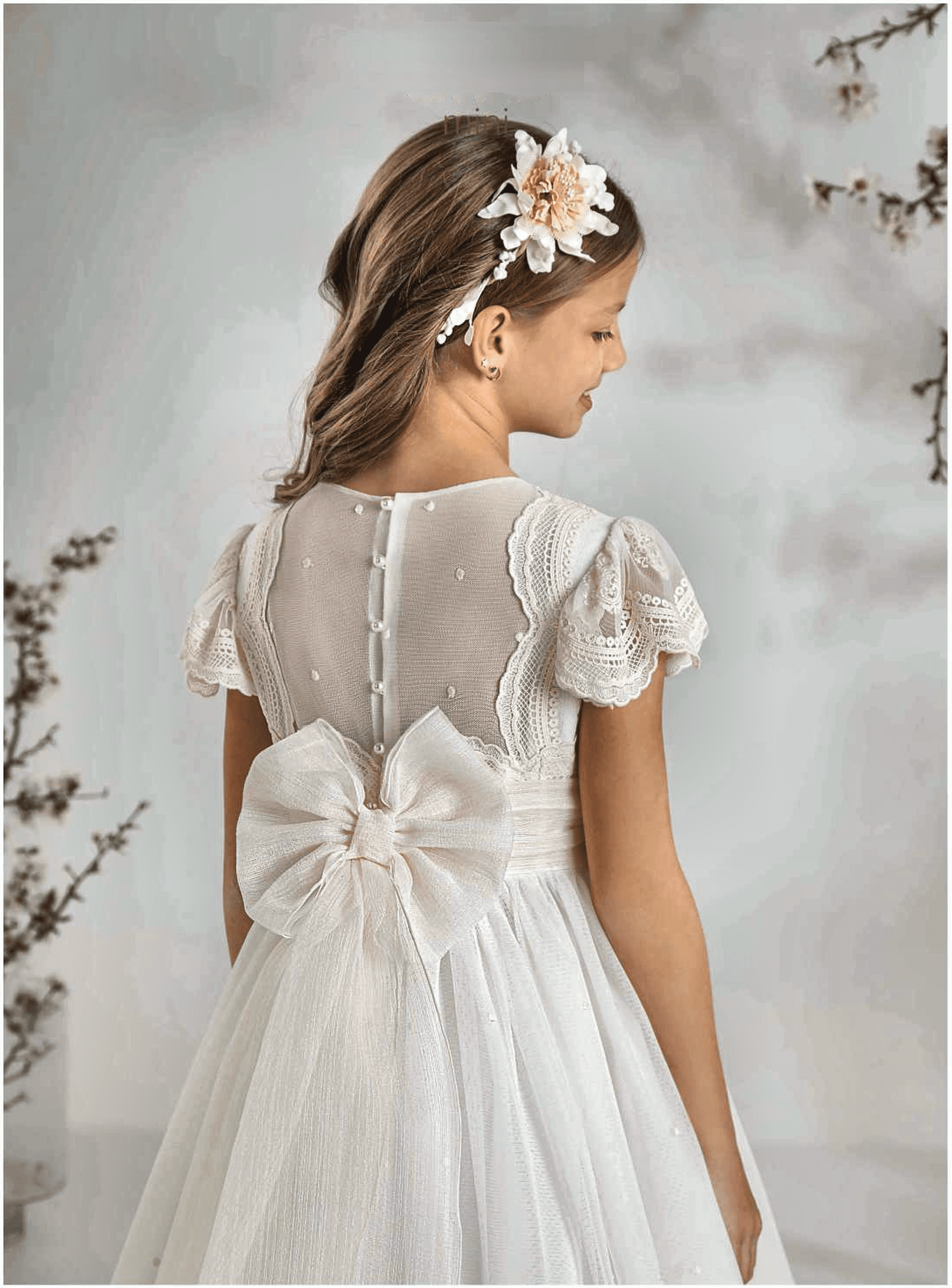Vestido de comunión de espalda fantasía y encaje A953