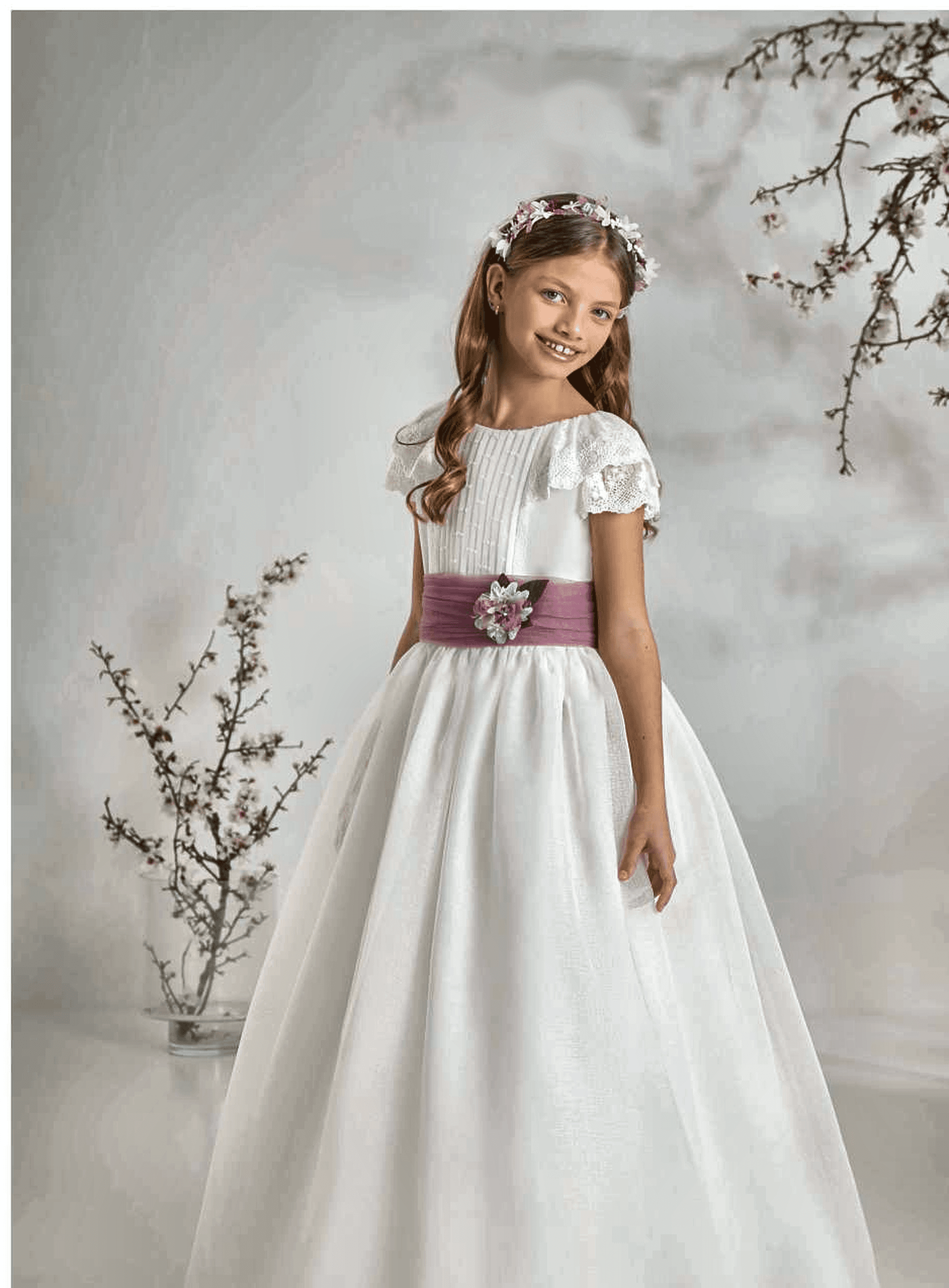 Vestido de comunión con plisado y mangas cortas A955