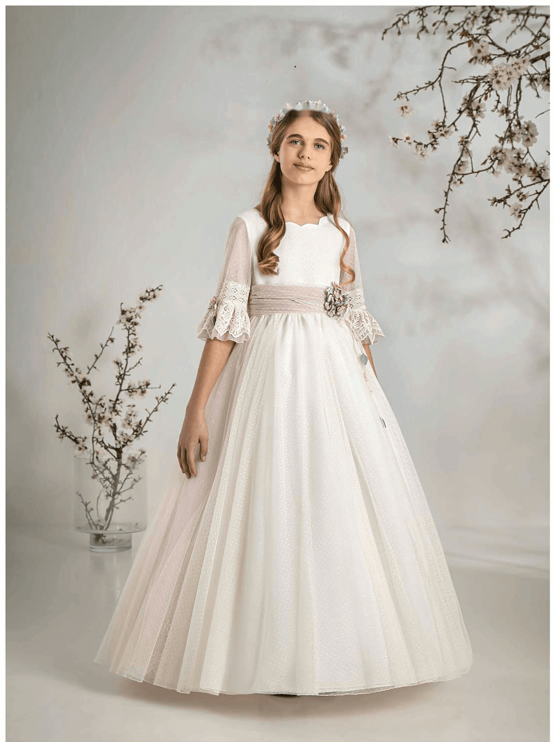 Vestido de Comunión de cuello ondulado y mangas francesas A957